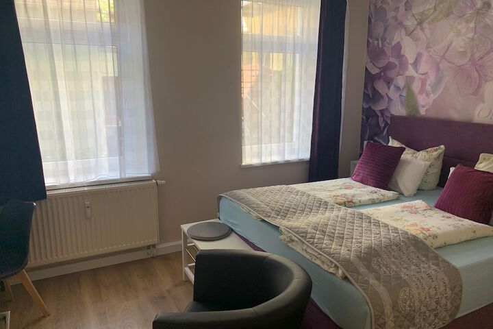 Room 7 of 35
