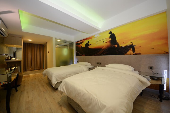 Room 5 of 34