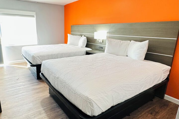 2 Queen Beds (6 of 7)