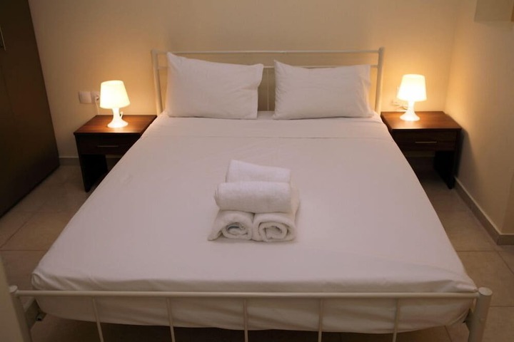 Room 15 of 48