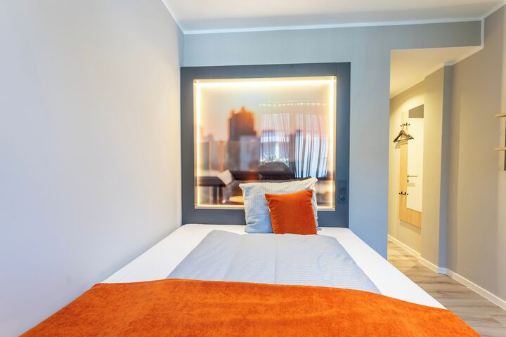 Room 12 of 38