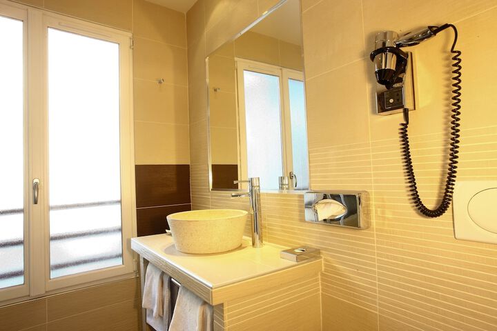 Room 10 of 48
