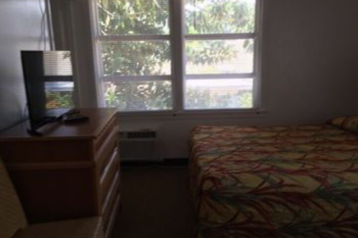 Room 18 of 38