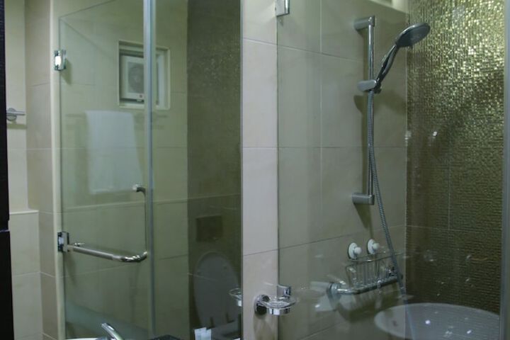 Room 6 of 44