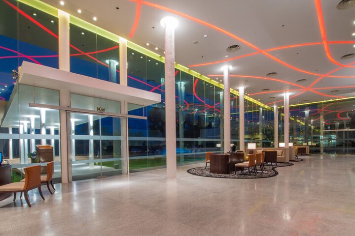 Entrance & Lobby