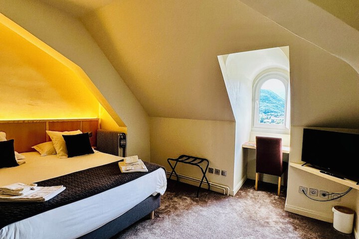 Room 12 of 34