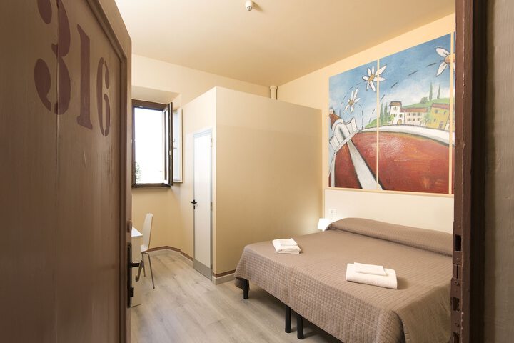 Room 2 of 132