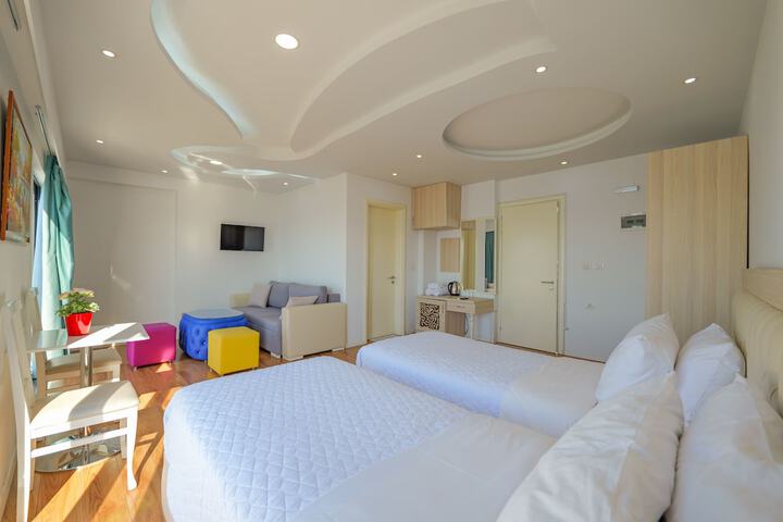 Room 13 of 119