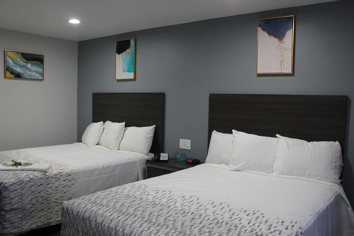 2 Queen Beds Flat Screen Television Microwave and Refrigerator High Speed Internet A (3 of 6)