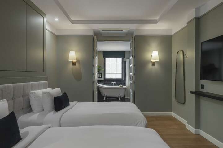 Room 14 of 43
