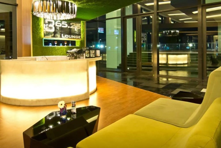 Lounge 52 of 64