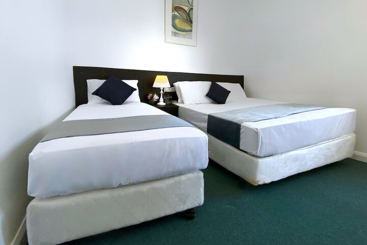 Room 9 of 32