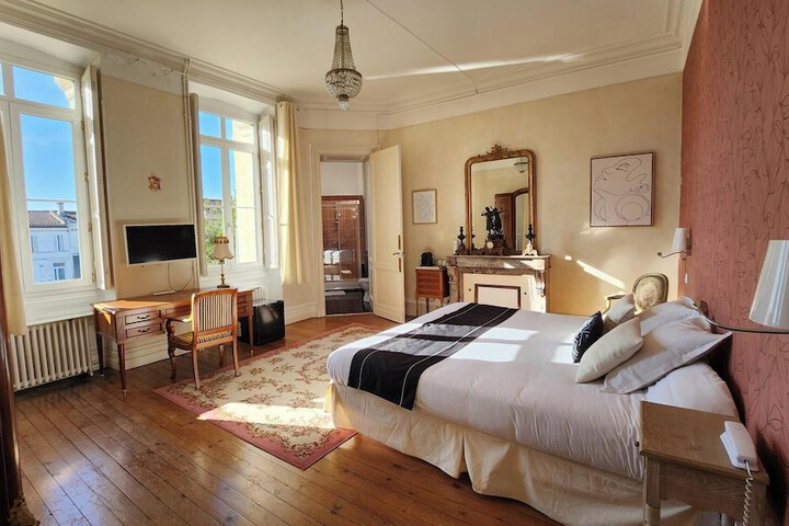 Room 12 of 30