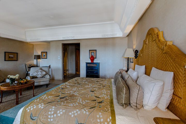 Room 14 of 65