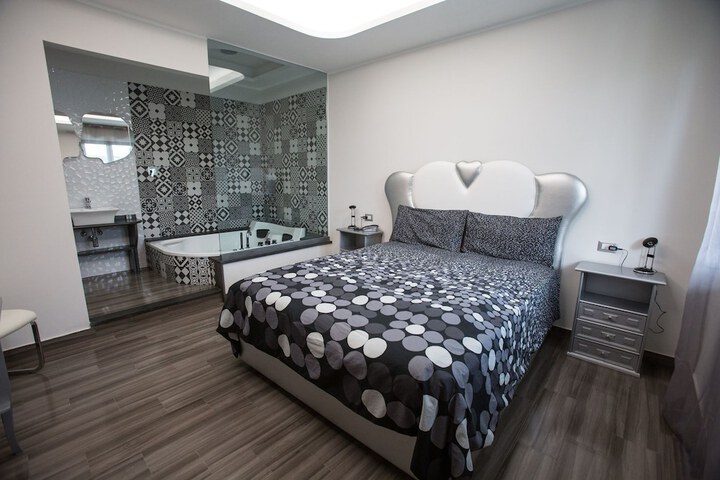 Room 32 of 57