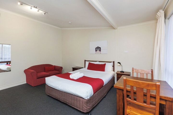 Room 28 of 49