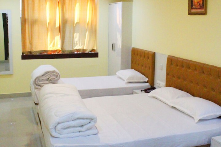 Room 17 of 33
