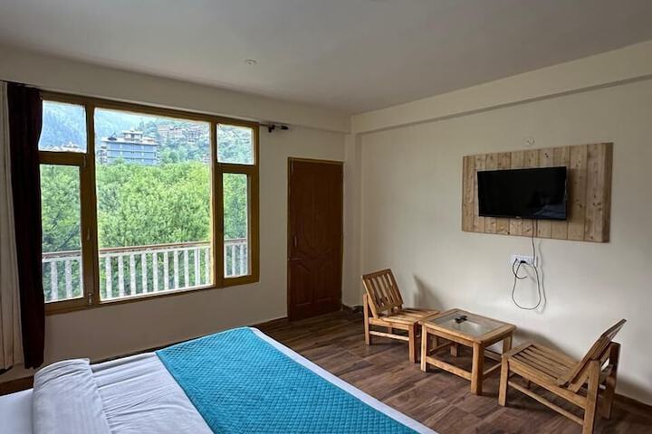 Room 21 of 28