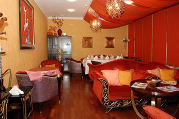 Lounge 10 of 15
