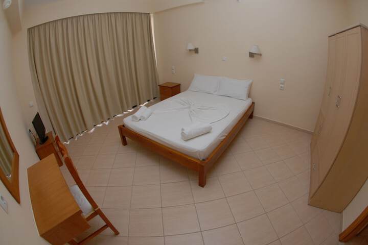 Room 8 of 35