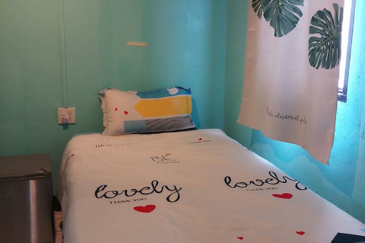 Room 4 of 32