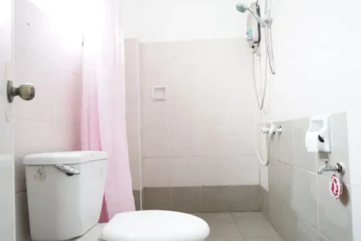Room 6 of 13