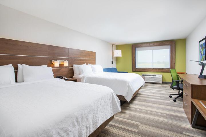 2 Queen Beds (9 of 9)
