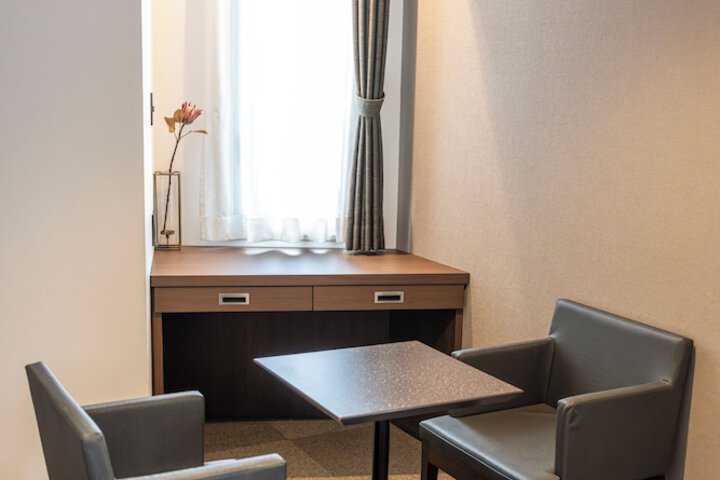 Room 27 of 47