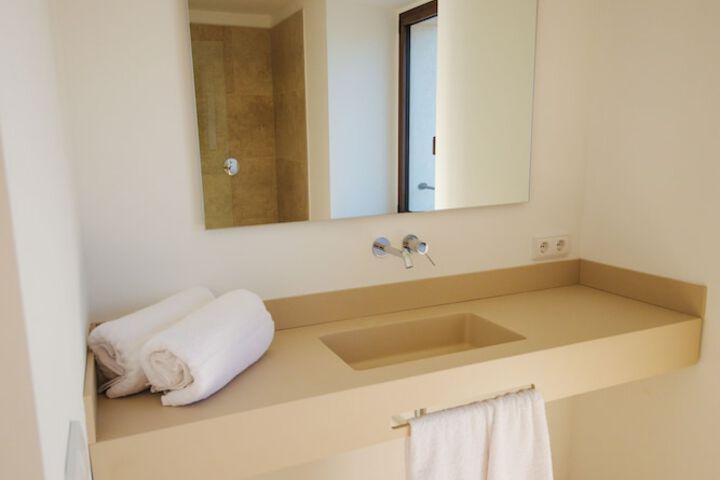 Room 16 of 26