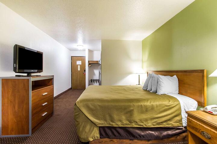 1 King Bed (9 of 15)