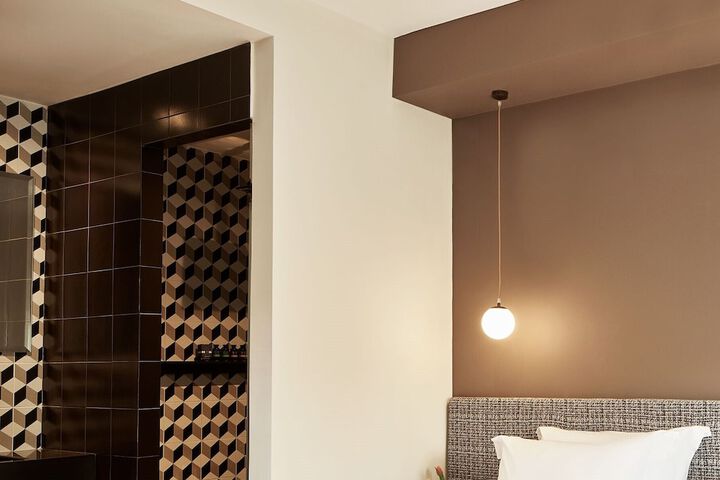 Room 35 of 60