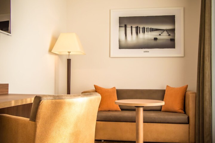 Room 4 of 63