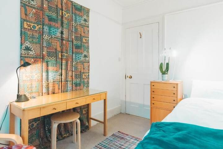Room 2 of 124