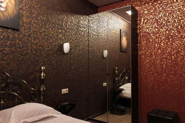 Room 8 of 42