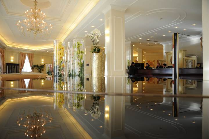 Entrance & Lobby