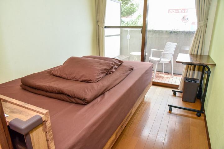 Room 4 of 77