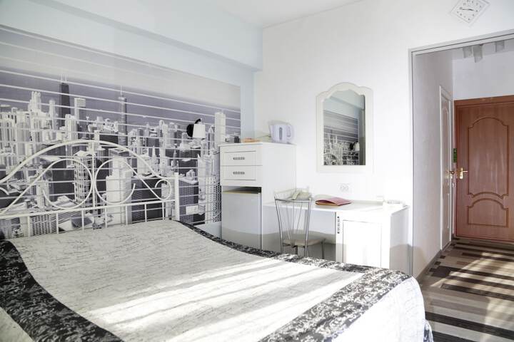 Room 6 of 44