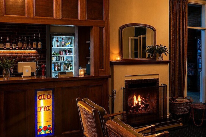 Lounge 34 of 39