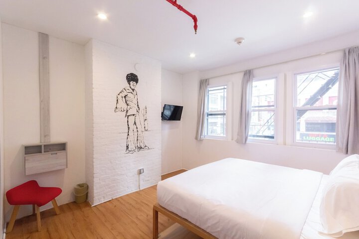 Room 6 of 35