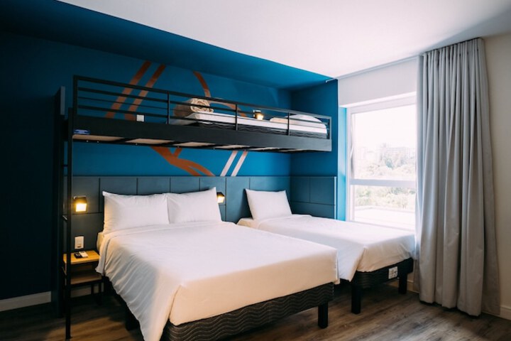 Room 6 of 96