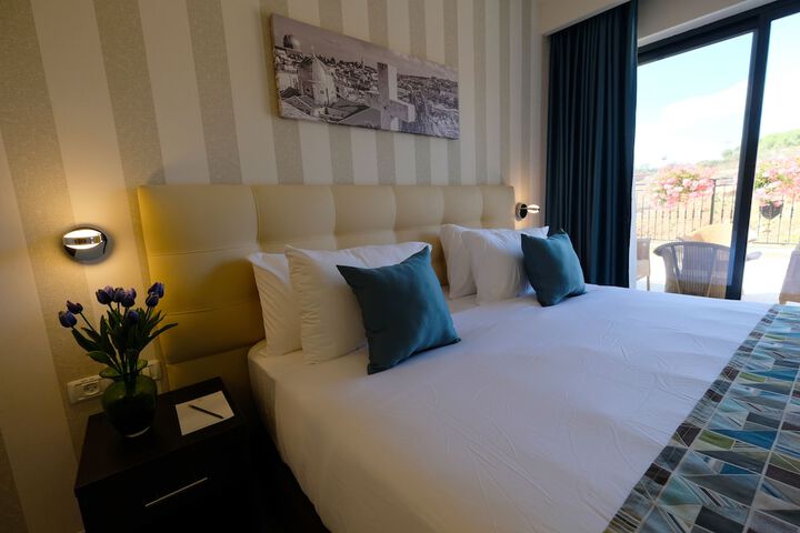 Room 28 of 106