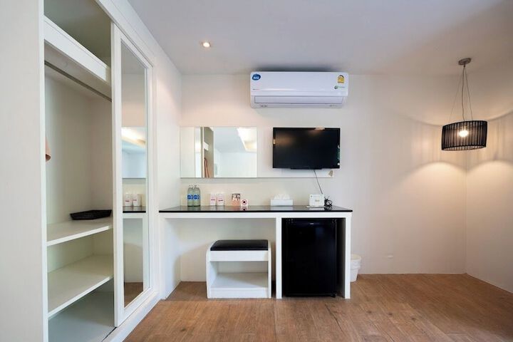 Room 27 of 112