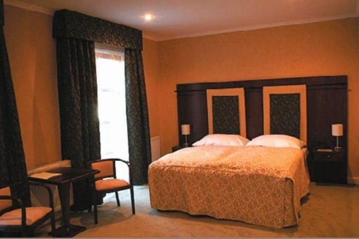 Room 5 of 14