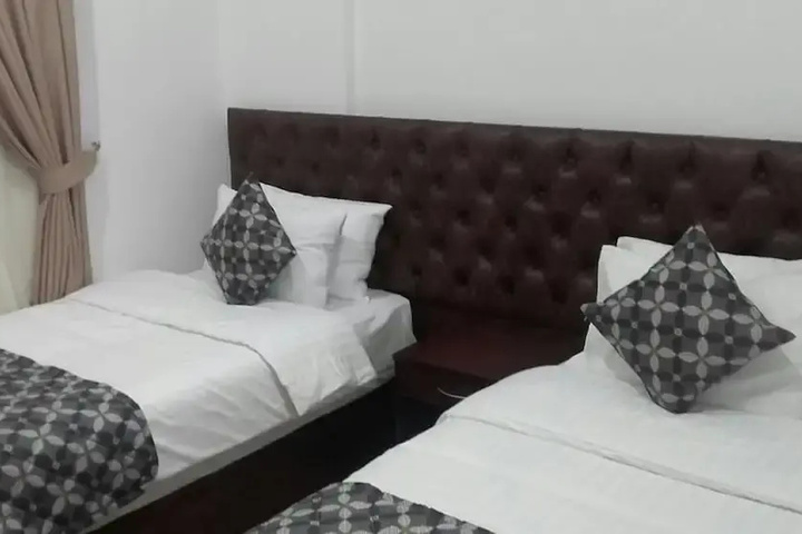 Room 4 of 11