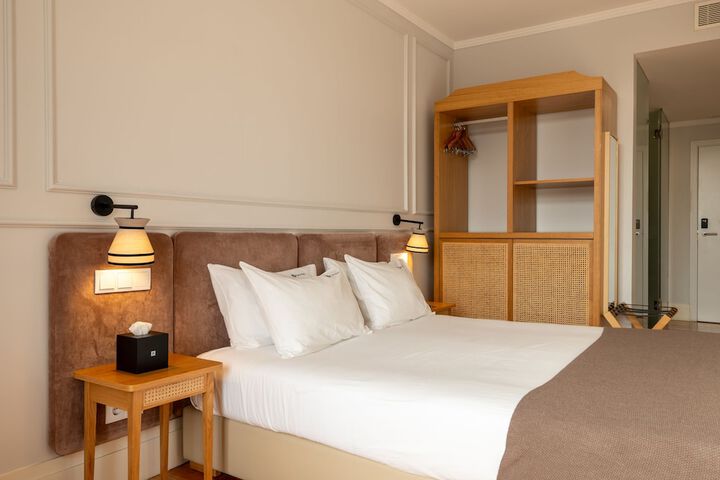 Room 32 of 85