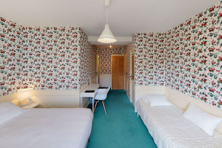 Room 9 of 34