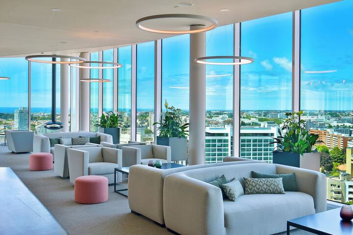 Lounge 94 of 107