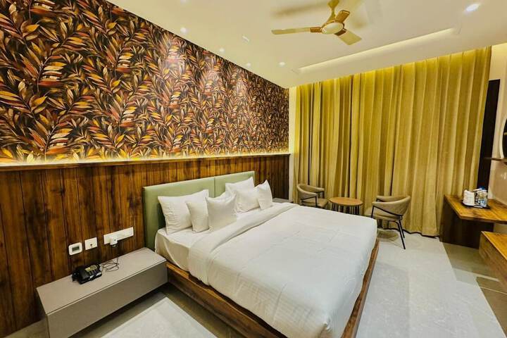 Room 10 of 42