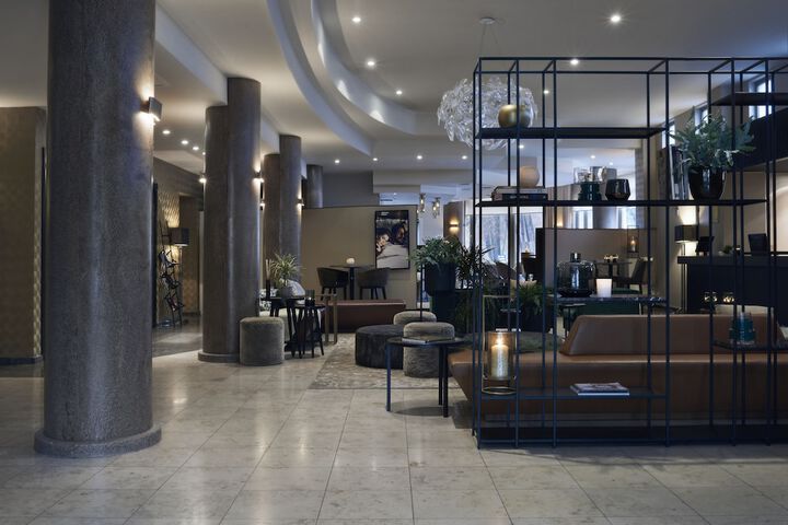 Entrance & Lobby