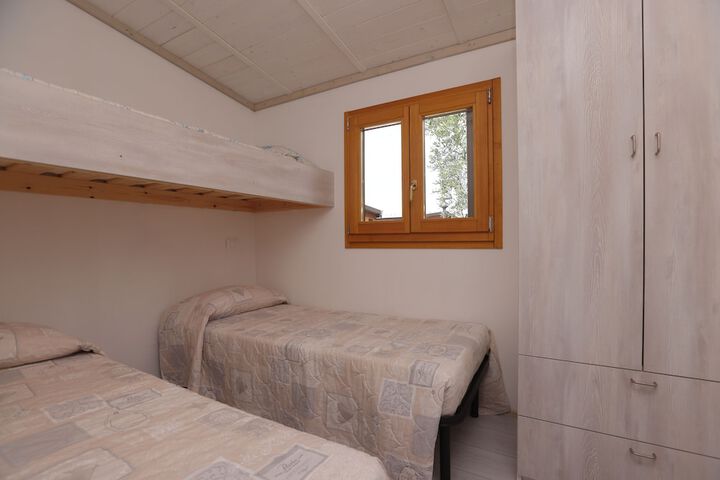 Room 8 of 79